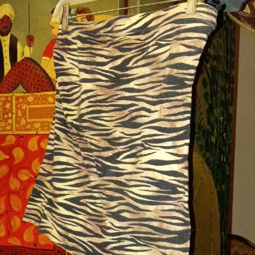 Vintage 579 Black Tiger Print Strapless Top
